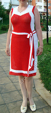 красно-белое платье