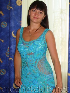 Платье, связанное в технике наборного кружева