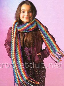 Яркий полосатый шарф