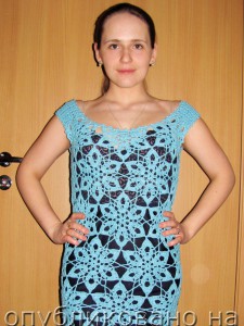 Голубое платье из мотивов