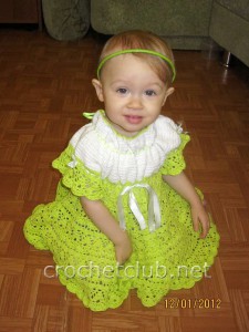 Зеленое платье для малышки