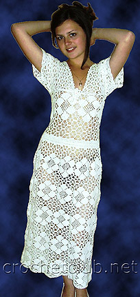 белое вязаное платье